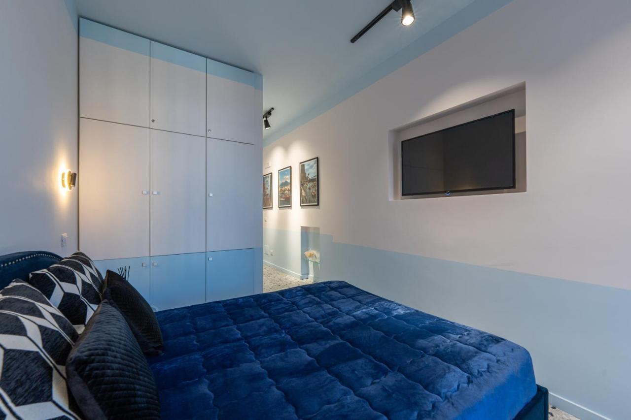 Teatro Toledo 272 Bed & Breakfast Наполи Екстериор снимка