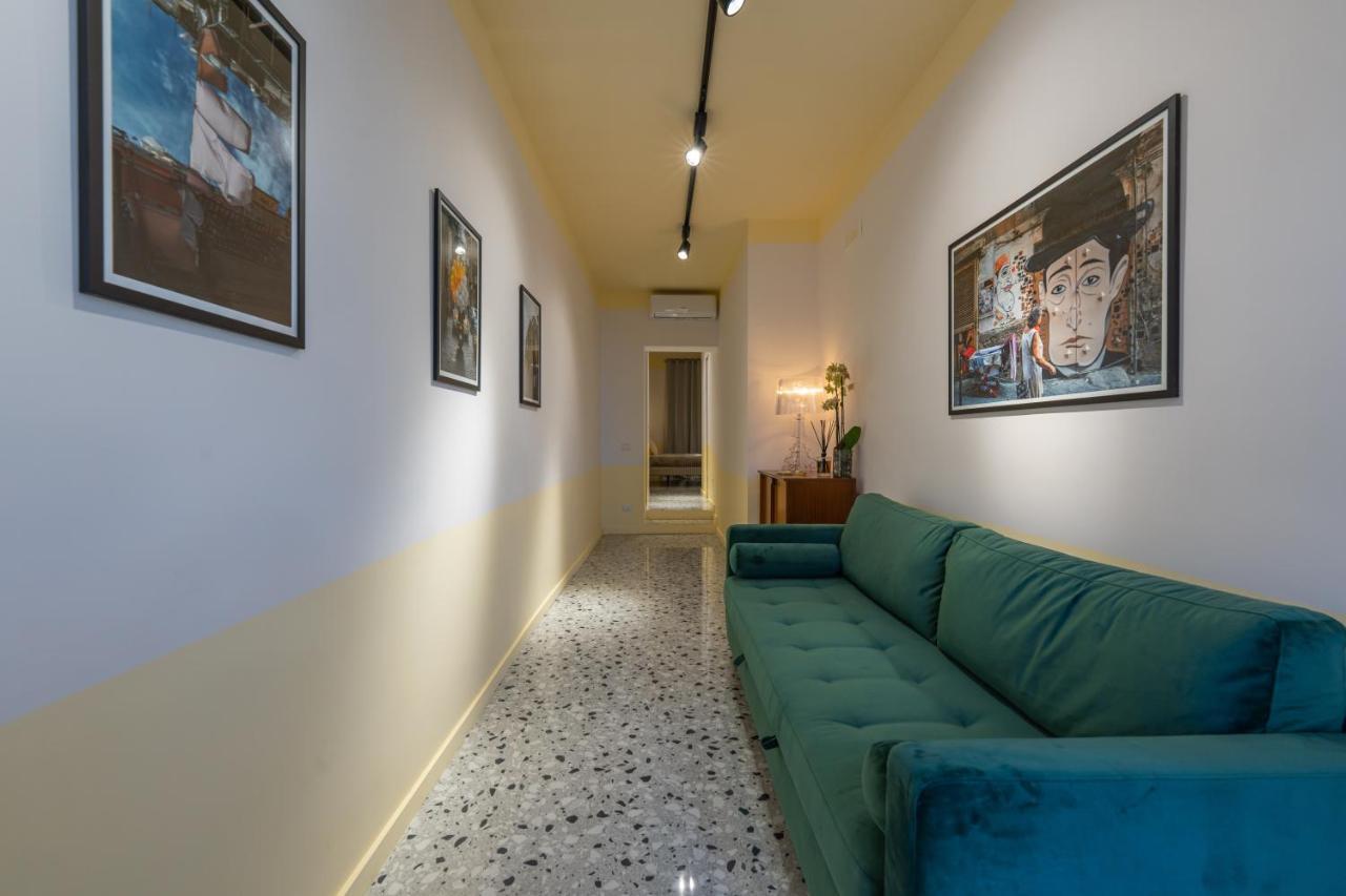 Teatro Toledo 272 Bed & Breakfast Наполи Екстериор снимка
